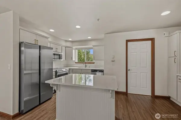 Oversized tandem 2-car garage with storage in Burlington WA townhome at Cascade Commons
