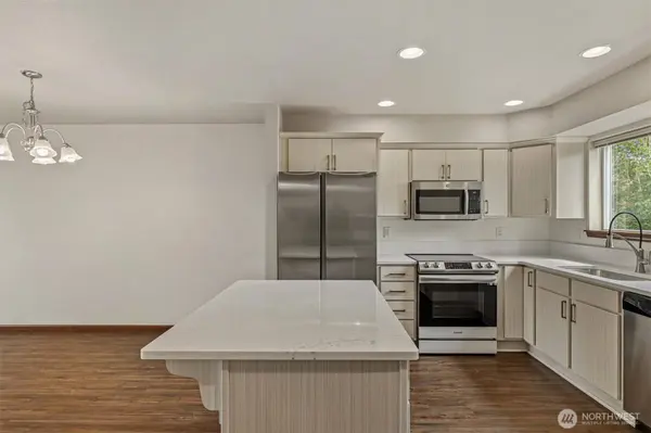 Quartz countertop kitchen with new stainless appliances in Burlington WA townhome for sale