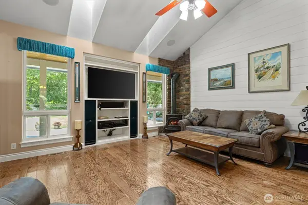 500 Wandering LN, Coupeville, WA 98239