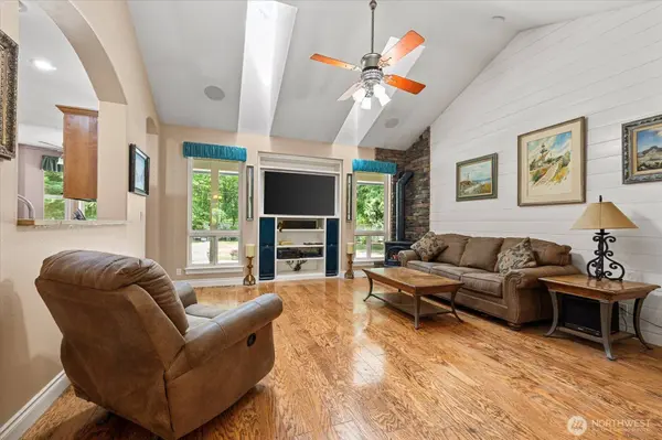 500 Wandering LN, Coupeville, WA 98239