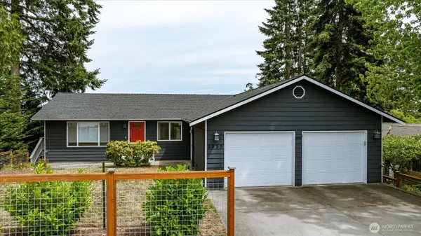 5055 Honeymoon Bay RD, Freeland, WA 98249