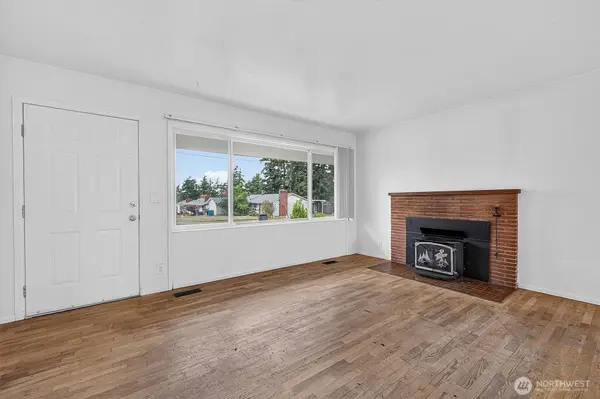 294 NE Queets ST, Oak Harbor, WA 98277