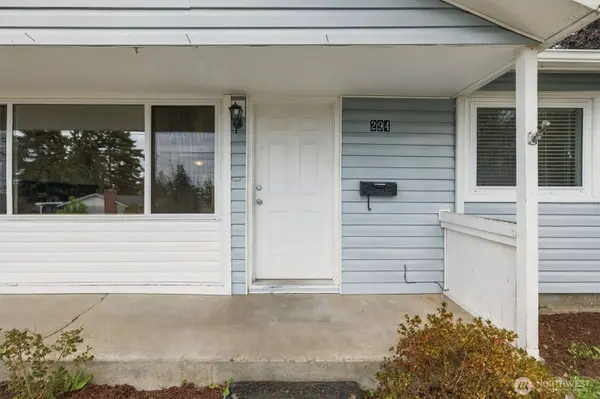 294 NE Queets ST, Oak Harbor, WA 98277