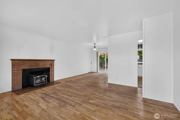 294 NE Queets ST, Oak Harbor, WA 98277
