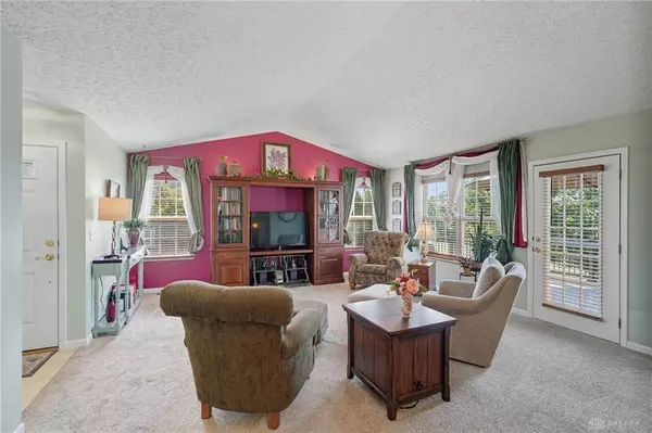 1907 Falling Leaf Lane, Miamisburg, OH 45342