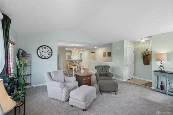 1907 Falling Leaf Lane, Miamisburg, OH 45342