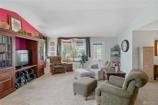 1907 Falling Leaf Lane, Miamisburg, OH 45342