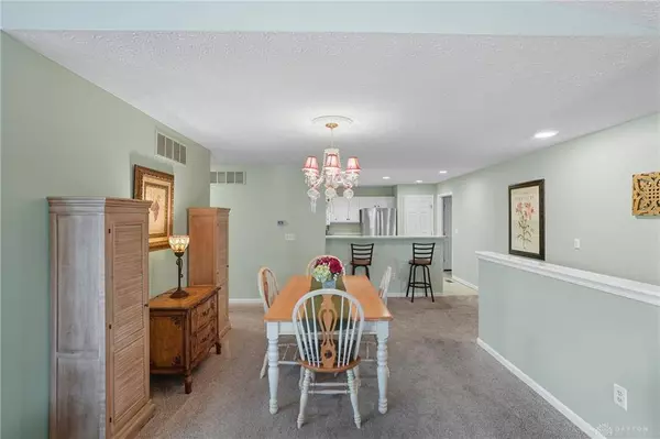 1907 Falling Leaf Lane, Miamisburg, OH 45342