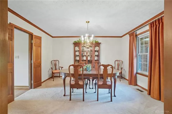 9214 N Creek Lane, Dayton, OH 45458