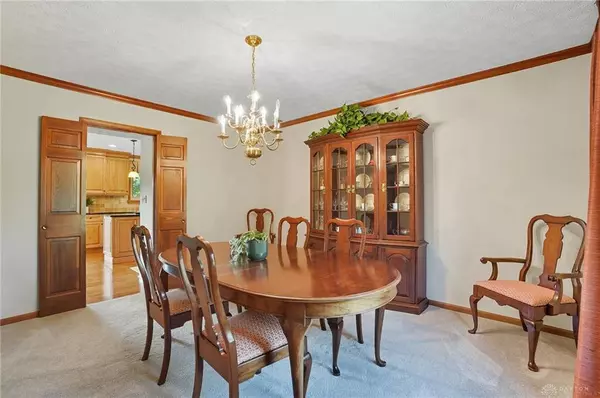 9214 N Creek Lane, Dayton, OH 45458