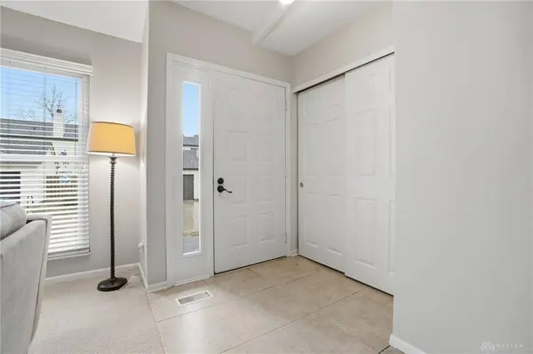 1320 Glastonbury Lane, Washington Twp, OH 45459