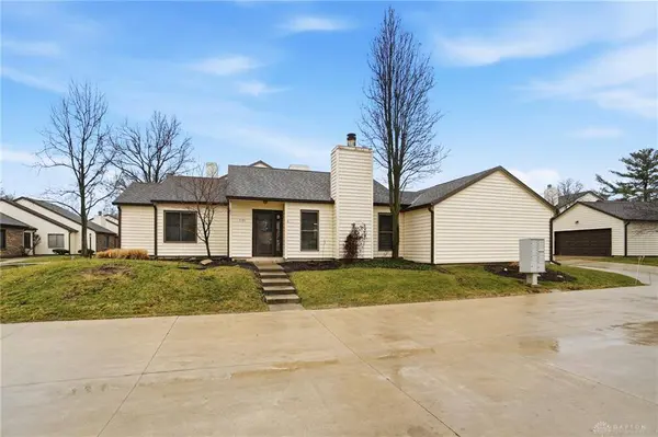 1320 Glastonbury Lane, Washington Twp, OH 45459