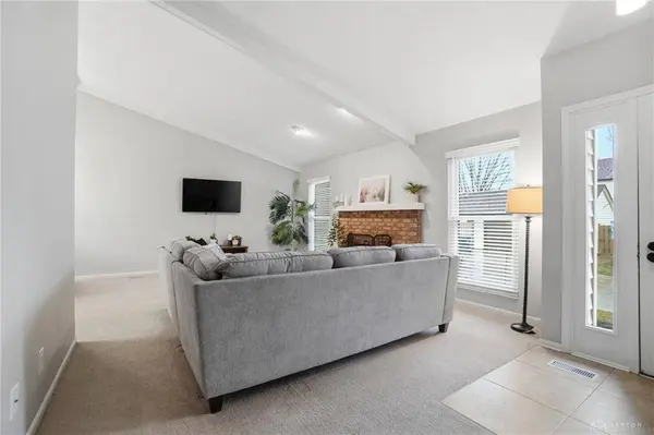 1320 Glastonbury Lane, Washington Twp, OH 45459