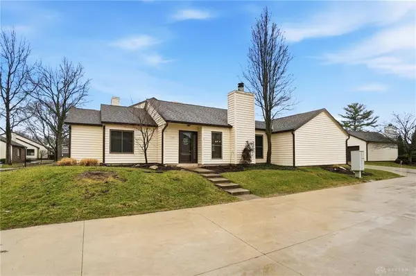 1320 Glastonbury Lane, Washington Twp, OH 45459