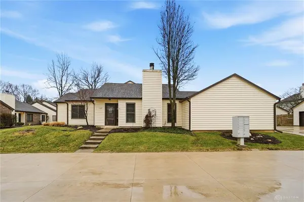 1320 Glastonbury Lane, Washington Twp, OH 45459