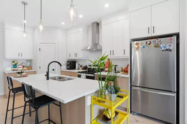 48 Seton Villas SE, Calgary, AB T3M 3G6