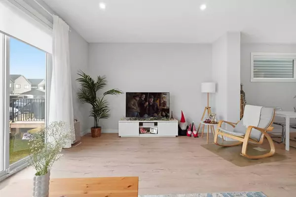 48 Seton Villas SE, Calgary, AB T3M 3G6