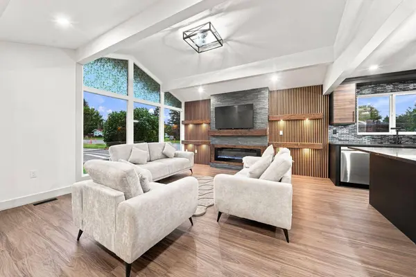 8304 11 ST SW, Calgary, AB T2V 1N6