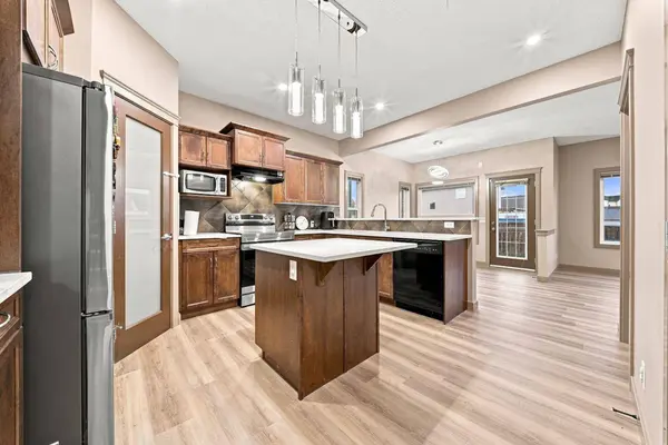 129 Saddlebrook CIR NE, Calgary, AB T3J 0K4