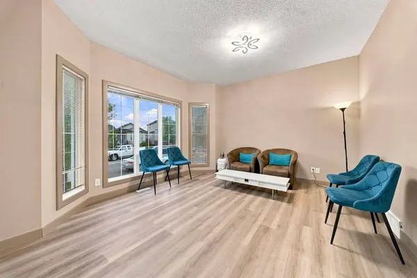 129 Saddlebrook CIR NE, Calgary, AB T3J 0K4