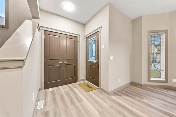 129 Saddlebrook CIR NE, Calgary, AB T3J 0K4