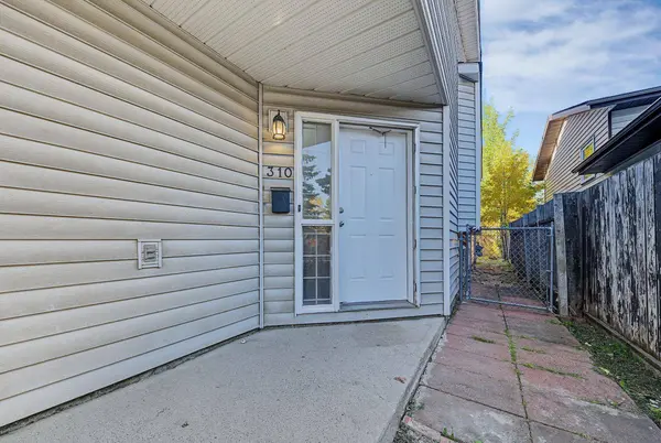 310 Castleridge DR NE, Calgary, AB T3J 3C4
