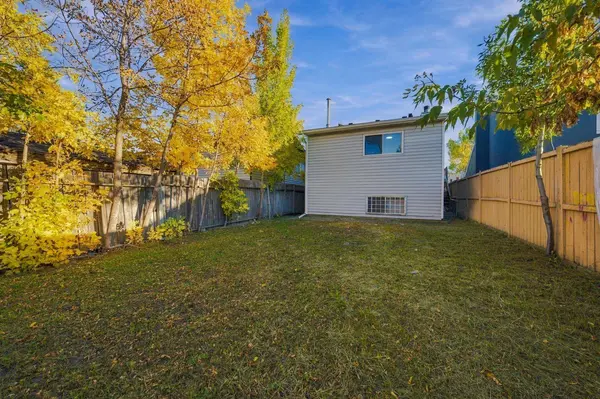 310 Castleridge DR NE, Calgary, AB T3J 3C4