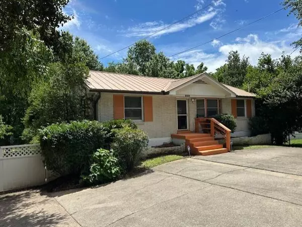 4946 Packard Dr, Nashville, TN 37211