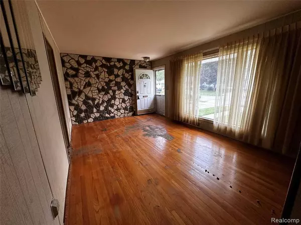 29020 Balmoral Street S, Garden City, MI 48135