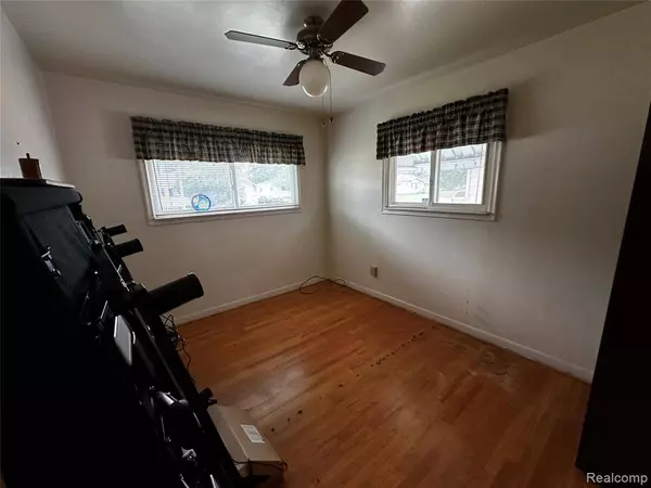 29020 Balmoral Street S, Garden City, MI 48135