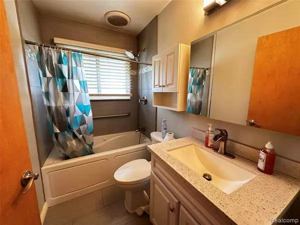 29020 Balmoral Street S, Garden City, MI 48135