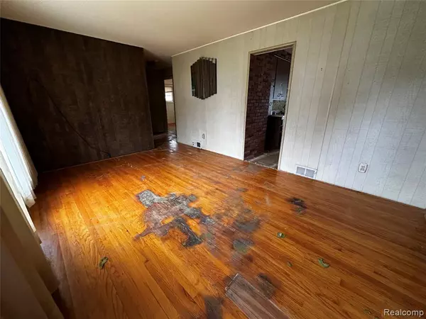 29020 Balmoral Street S, Garden City, MI 48135