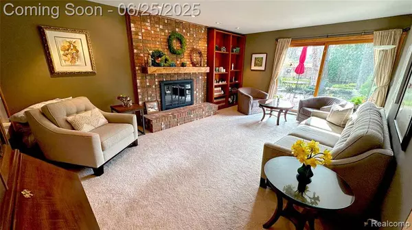 28555 Balmoral Way, Farmington Hills, MI 48334