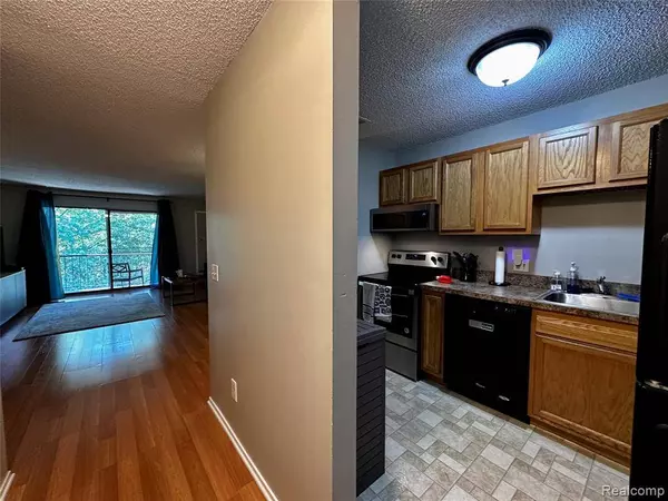 26693 W Carnegie Park Drive, Southfield, MI 48034