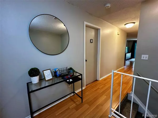 26693 W Carnegie Park Drive, Southfield, MI 48034