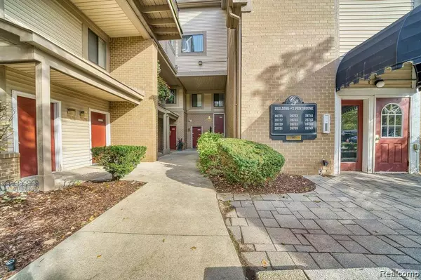 26693 W Carnegie Park Drive, Southfield, MI 48034