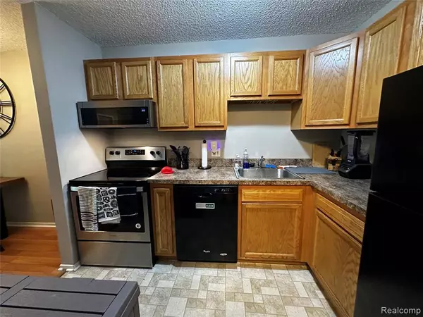 26693 W Carnegie Park Drive, Southfield, MI 48034