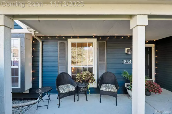 854 Westbrooke DR, South Lyon, MI 48178