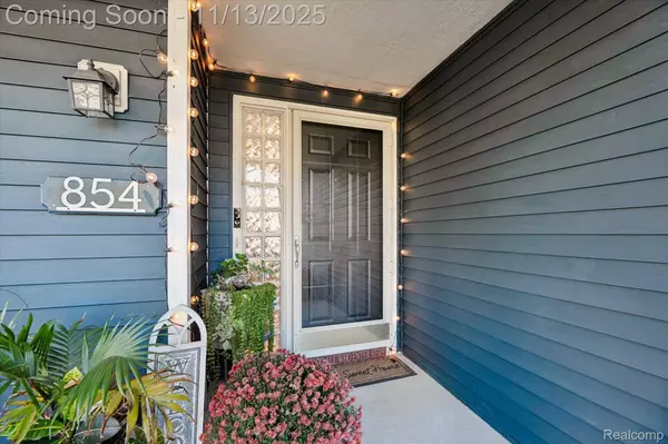 854 Westbrooke DR, South Lyon, MI 48178