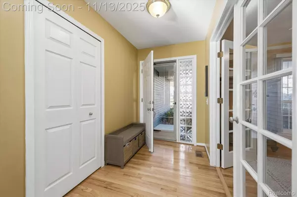 854 Westbrooke DR, South Lyon, MI 48178