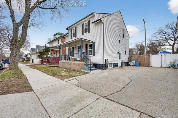 33 Ferrin PL, Mt. Clemens, MI 48043