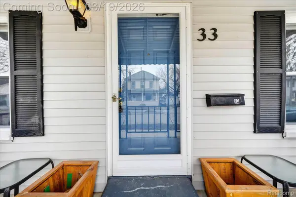 33 Ferrin PL, Mt. Clemens, MI 48043