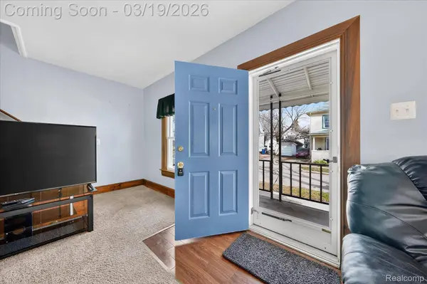 33 Ferrin PL, Mt. Clemens, MI 48043