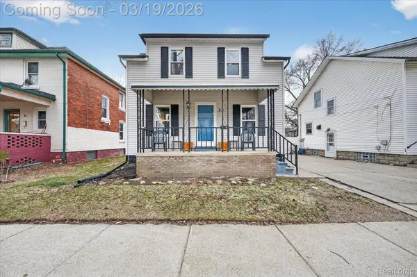 33 Ferrin PL, Mt. Clemens, MI 48043