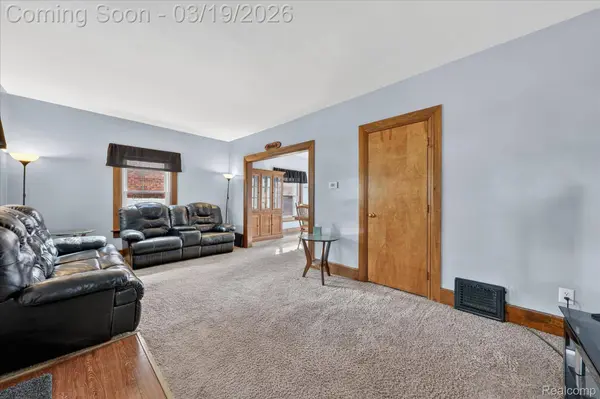 33 Ferrin PL, Mt. Clemens, MI 48043