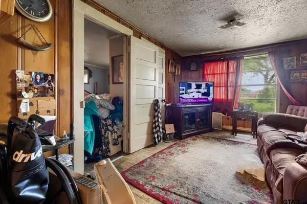 485 N Maple St, Van, TX 75790