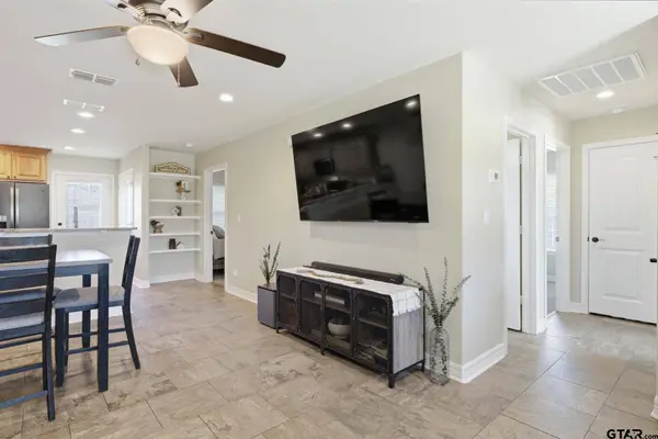 213 Freeman St, Lindale, TX 75771