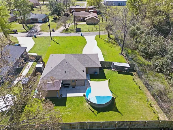 213 Freeman St, Lindale, TX 75771