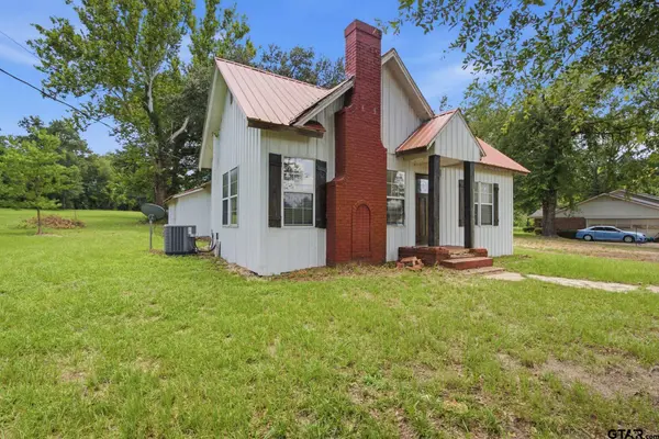 506 E Longview St, Arp, TX 75750