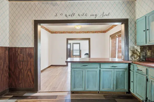 506 E Longview St, Arp, TX 75750
